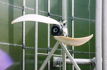 La instalación de tratamiento de aguas residuales de la empresa Rauch Fruchtsäfte GmbH también está equipada con un agitador sumergible de hélice grande de velocidad lenta.